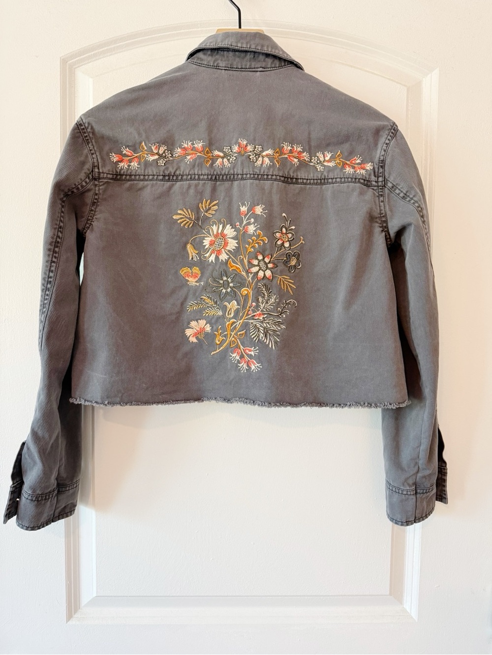 CINQ A CEPT Embroidered Cropped Denim Jacket Gray - Picture 6 of 10